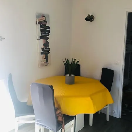 Studio-cabine, Au Calme, A 5 Min A Pied Du Centre Ville Et De La Plage Apartmán